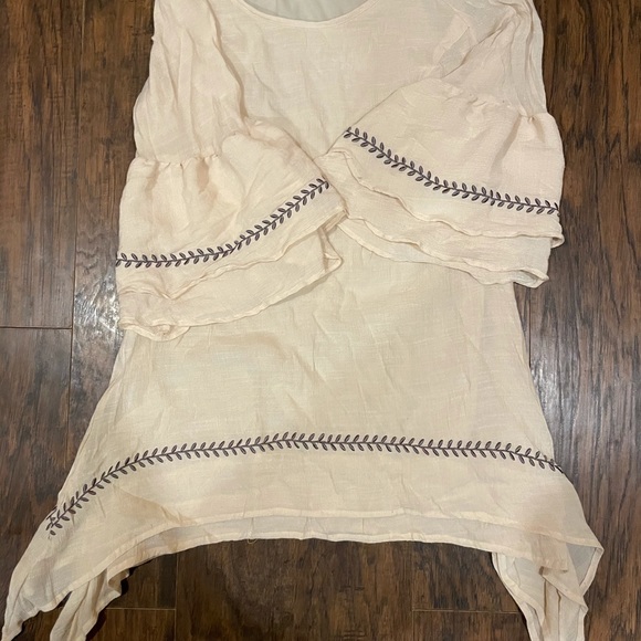 Creme embroidered tunic style top with bell sleeves - Picture 2 of 6